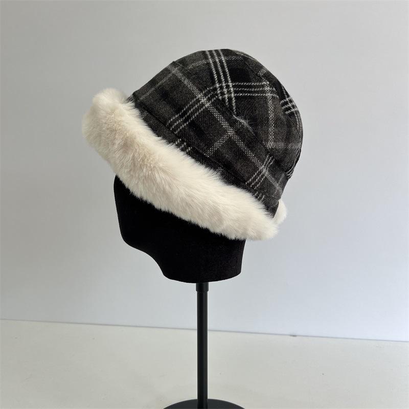 

New thickened plush basin hat women s winter plaid pattern shows a small face, warm bucket hat for travel, cold-proof Mongolian hat M（56-58cm） червоний