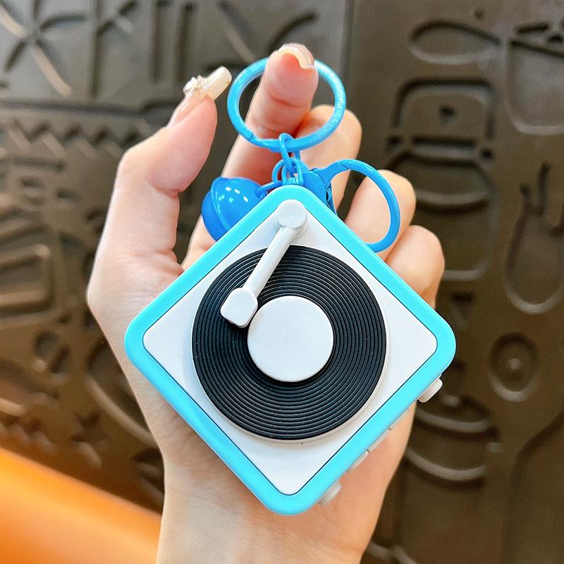 Retro Gramophone Keychain: Mini Recordable Music Box and Fun Pendant Gift
