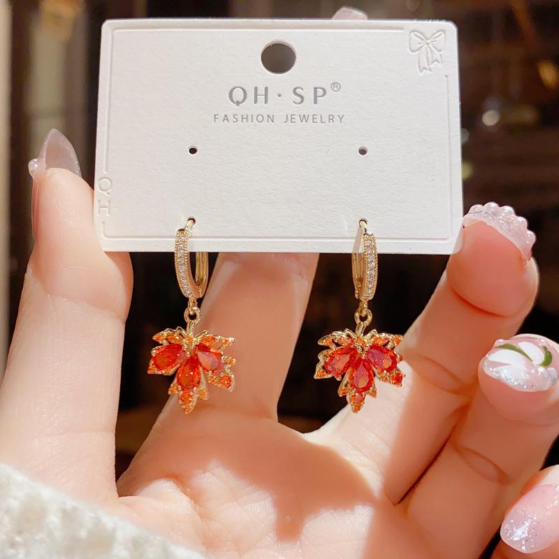 New Fashion Love Memory Red Maple Leaf Pendant Necklace For Women Cute Romantic Female Neck Chain Ladies Stainless Steel Jewelry