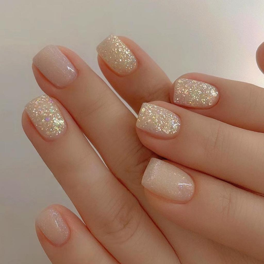 Cute Short Press Nails with Glitter, Retro Detachable Piece Set