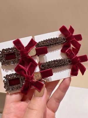 2 Pièces Pinces à Cheveux Douces avec Nœud et Strass Filles Kawaii Mignonnes Accessoires de Tête Nœud en Velours Pinces Bec de Canard Pinces Latérales pour Enfants Épingle à Cheveux pour Frange