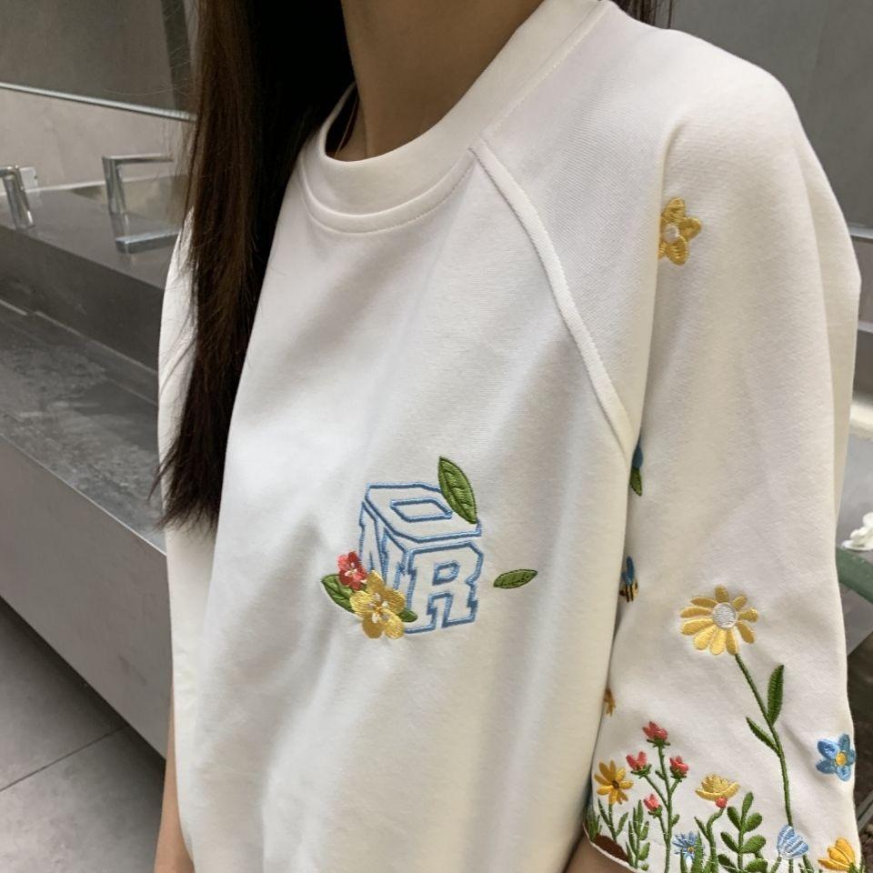 Koreańskie Damskie Koszulki z Krótkim Rękawem Casualowe Oversize z Haftem Kwiatowym Damskie T-shirty Moda Damska Bawełniana Koszulka biała y2k Topy