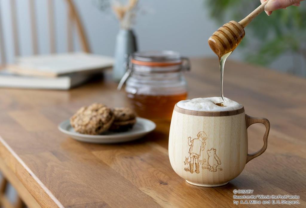 [Set] 2-Piece Set (RIVERET CLASSIC POOH Cafe Au Lait Mug, 350ml, Bamboo, Dishwasher Safe, RV-205WCP, and Gift Bag with Ribbon)