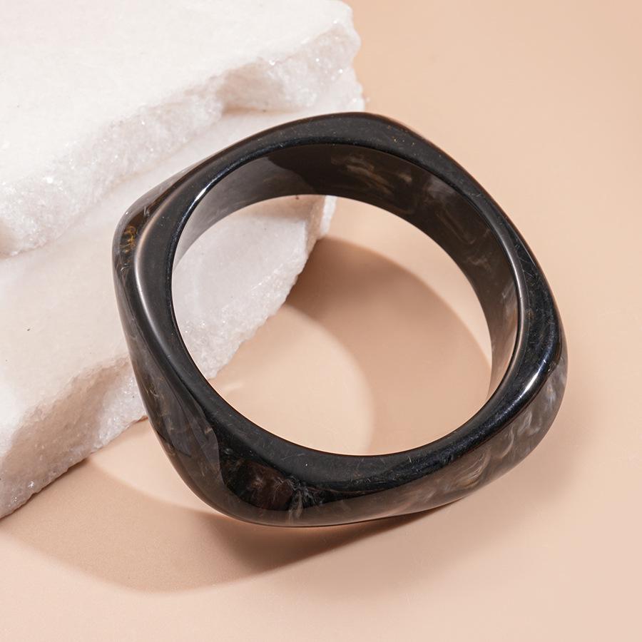 European & American Geometric Rivet Star Bracelet: Luxurious, Fashionable, Versatile, and Exaggerated Jewelry for Women.