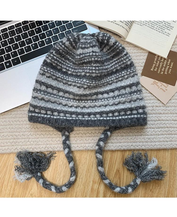 Autumn and winter striped cute hat women's big head circumference shows small face warm wool hat thickened encryption windproof knitted hat