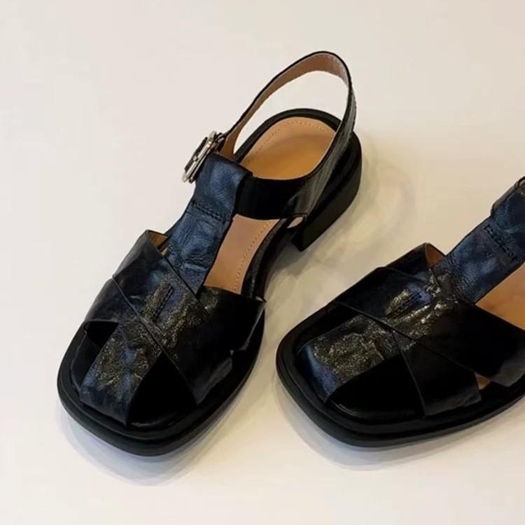 

Spot fashion retro style woven hollow pig cage shoes femininity square head thick heel bag head sandals women s outer wear 35