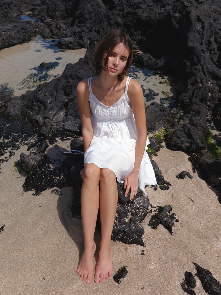 Liel Soop Layered Sleeveless Blouse (White)