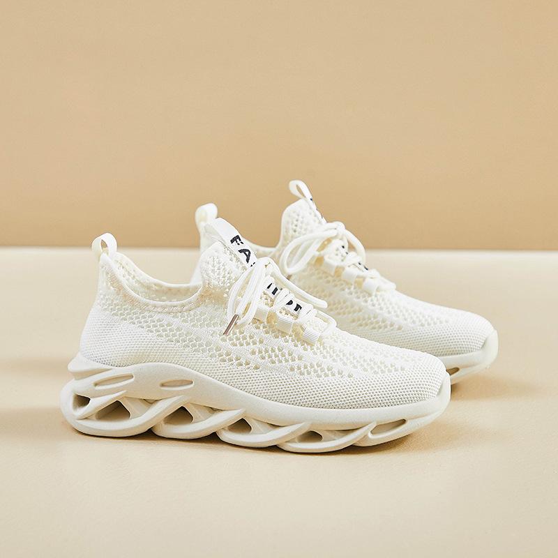 Flying Shoes New Summer Student Sports Shoes Breathable Fitness Running and Casual Street Photography