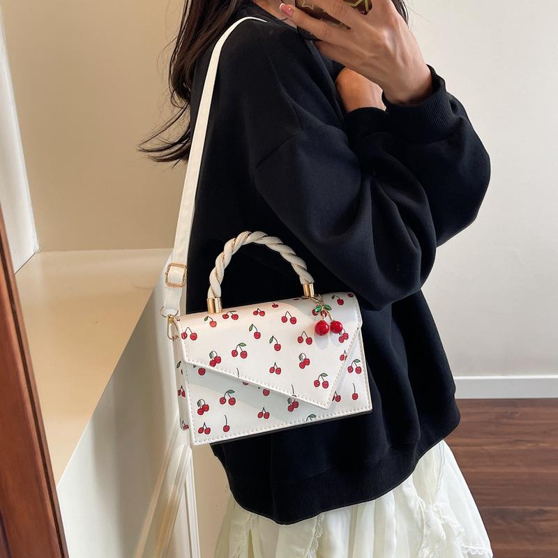 Fashion Handbag Bag Female Personality 2025 New Trendy and Beautiful Casual Messenger Bag Foreign Style Niche Design Small Square Bag