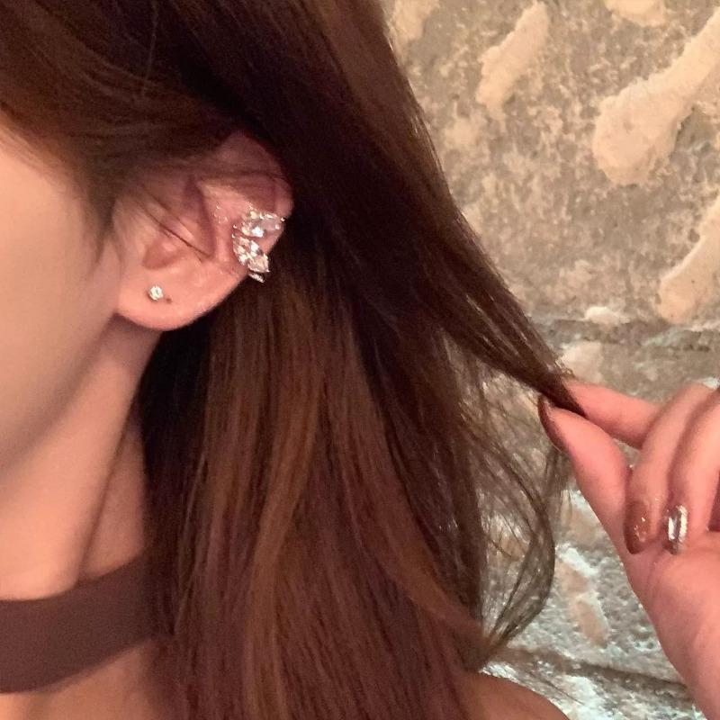 Simple Waterdrop Ear Clips with High-end Style, Angel Wings, No Ear Holes, No Piercing Holes for Ear Bones.
