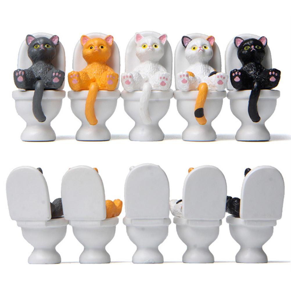 5 Stück Katze sitzt auf Toilette Statuen Mini Toilettenkatzenfiguren Desktop-Ornamente Heimdekor Cartoon