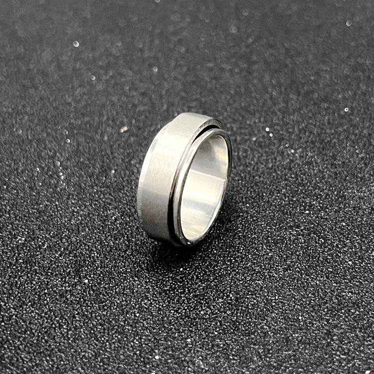 Anello Girevole in Acciaio Inossidabile con Incisione: Gioielli alla moda, durevoli, che riducono la pressione.