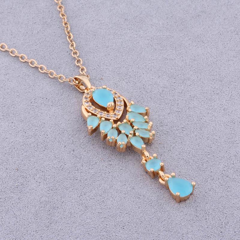 Pendientes de Zirconia de Moda Europea y Americana – Accesorios de Lujo, Exquisitos, Ligeros y Audaces para Mujeres.