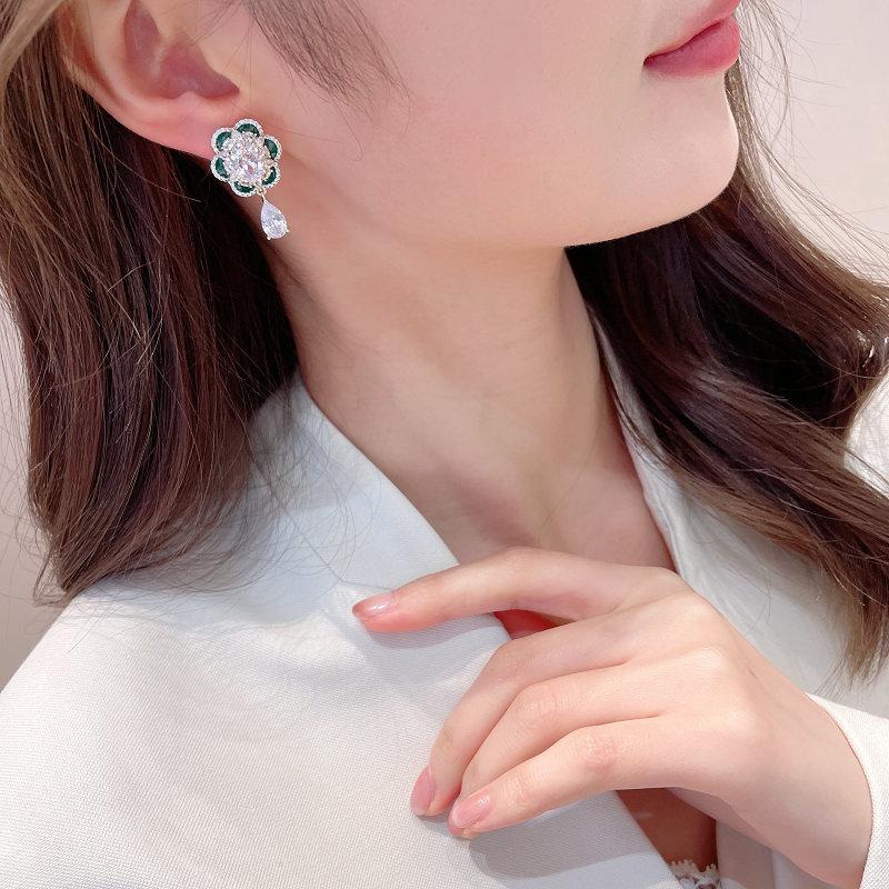 Jewelry New Fashion Flower Earrings Temperament Fashion Women's Design Light Luxury Earrings Water Drop Earrings Gift