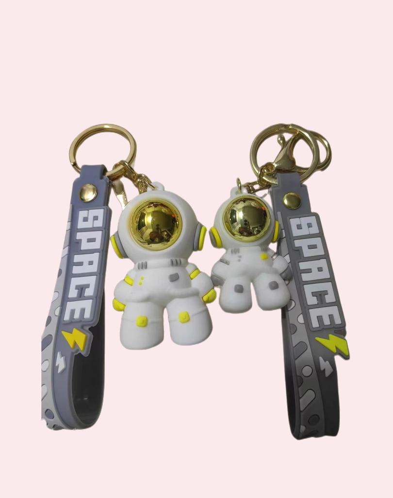 6cm Cartoon Lightning Bear Keychain Cute Astronaut Bear Doll Keyring Bag Pendant Couple Car Keyholder Creative Bag Charm Accessories