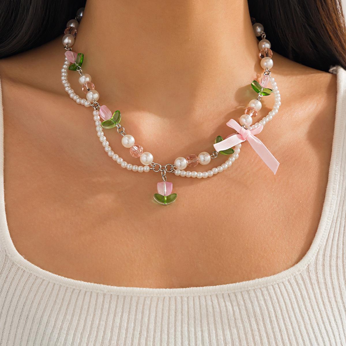 

Ожерелье с подвеской из акрила с пасторальным жемчугом и клубникой