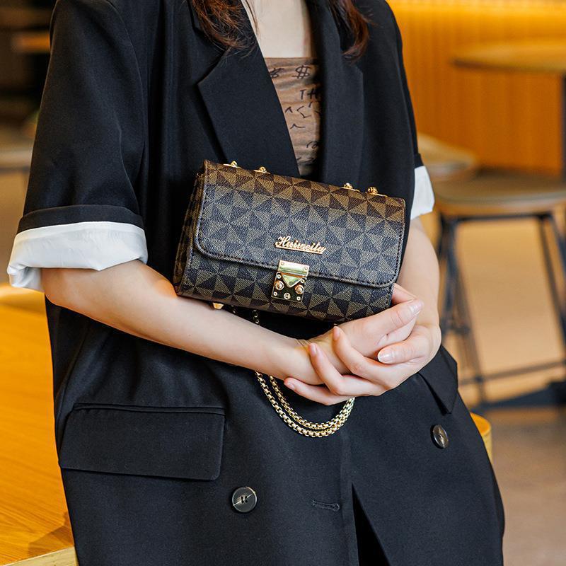 Fashion Chain Single Shoulder Armpit Bag New Women's Bag Light Luxury Printed Small Square Bag Portable Messenger Bag
