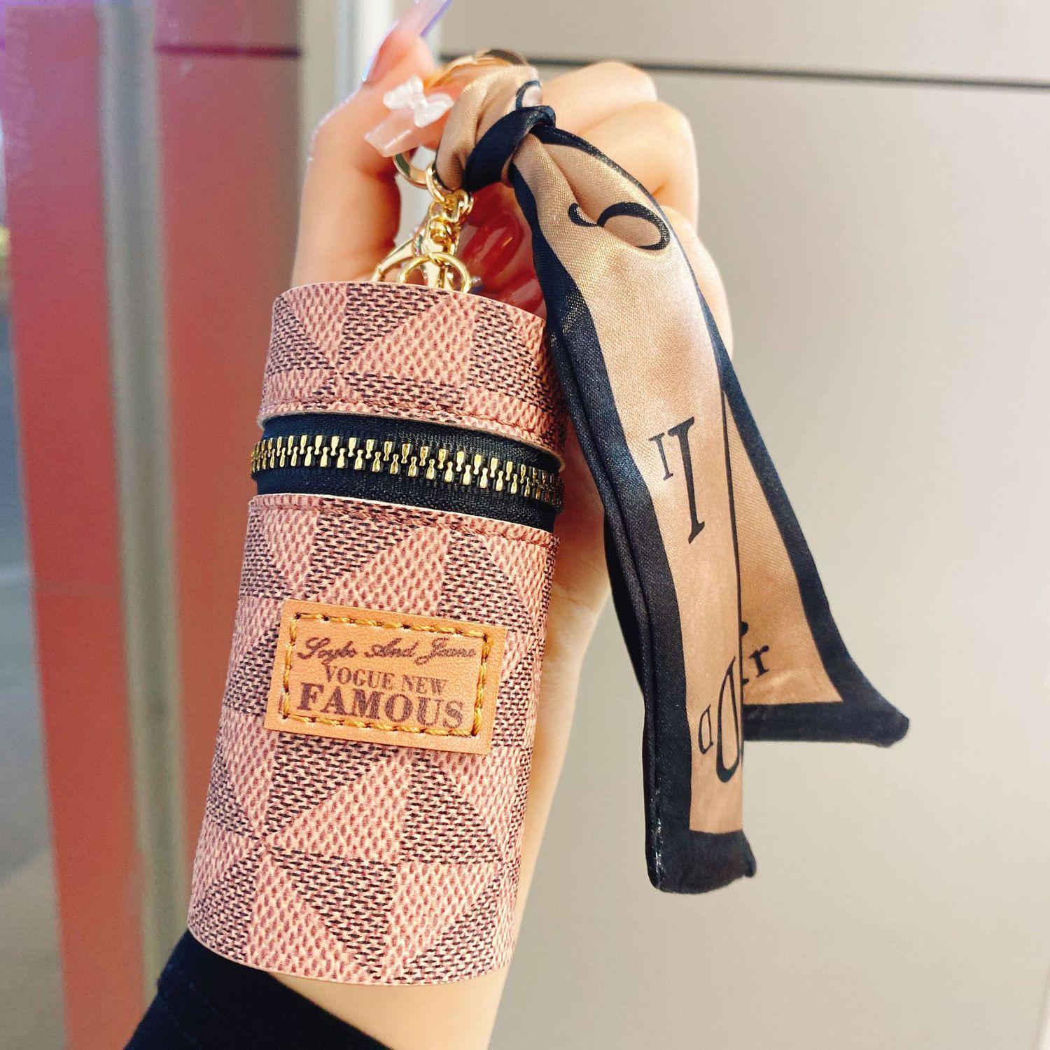 

Гаманець 2024 Нова компактна сумка Підвісні аксесуари Сумка для навушників Рот Червоний конверт Міні сумка-брелок рожевий