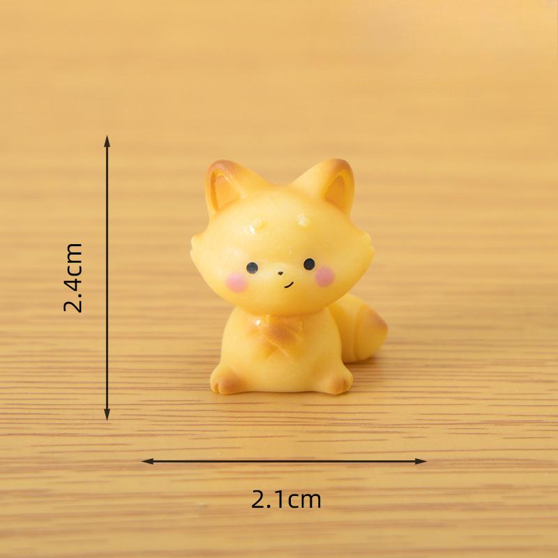 

Милая маленькая лисичка, украшения для дома, кукольный домик, офис, автомобиль, смола, маленькие фигурки и аксессуары Forked Fox