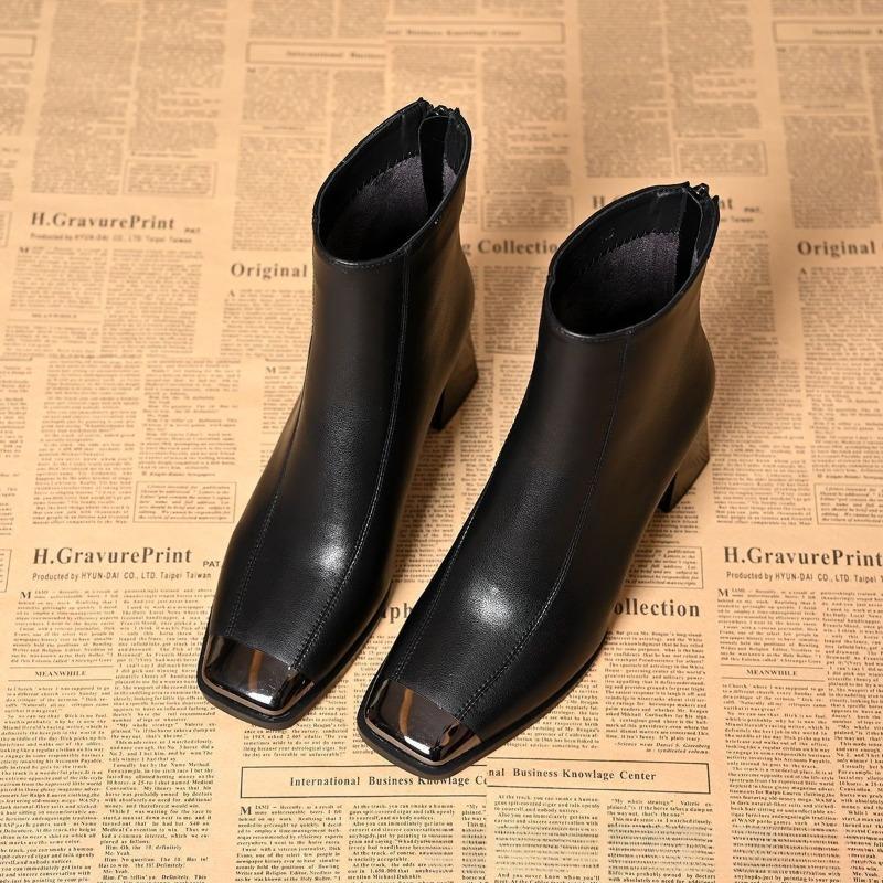 Neue Herbst- und Winterschuhe für Damen, darunter klobige Absätze, kurze Stiefel, mit Fleecefutter