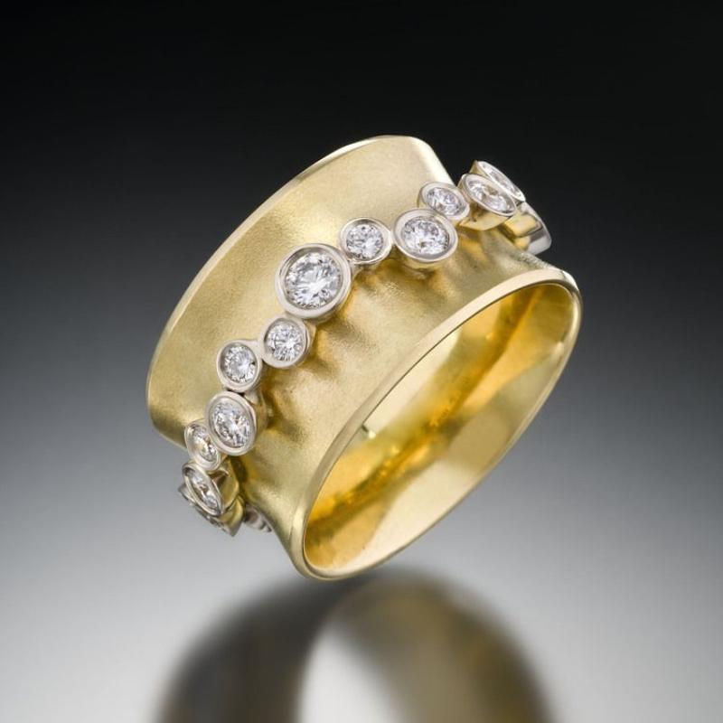 Simple Yet Luxurious Women's Wide Face Artificial Zirconia Ring Made of Copper, a Vintage and Exquisite Jewelry Gift Ring.
