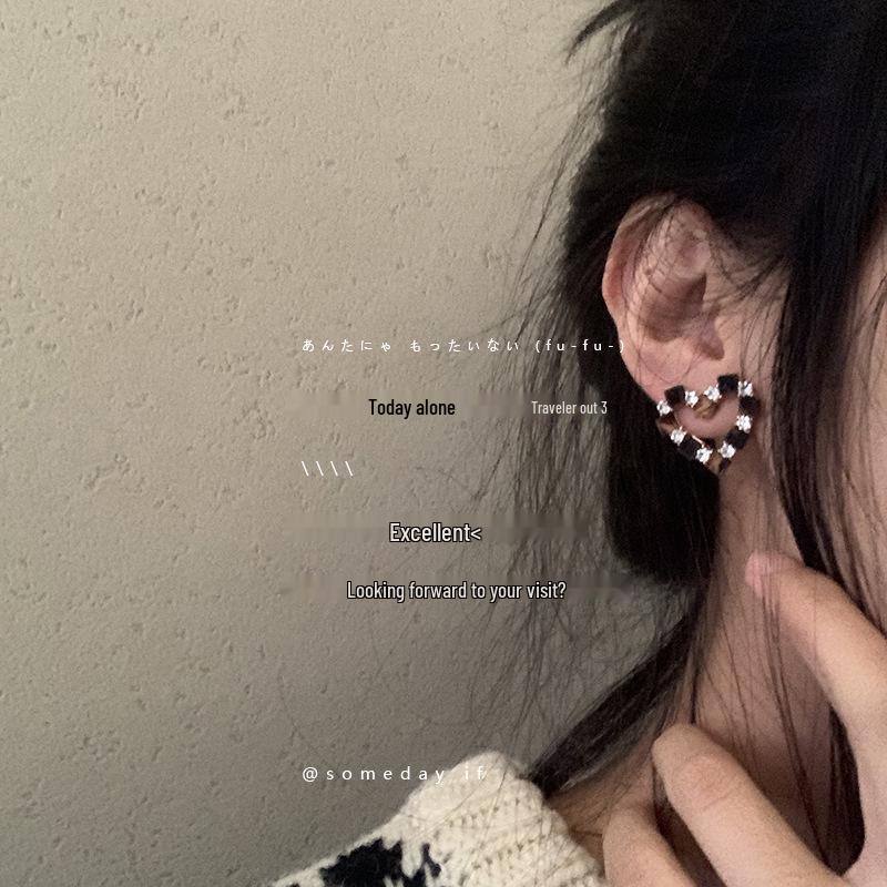 Würziges Mädchen Ohrklemme & Ohrstecker Set: Nischen-Kalter Stil für Frauen, Herbst/Winter 2023