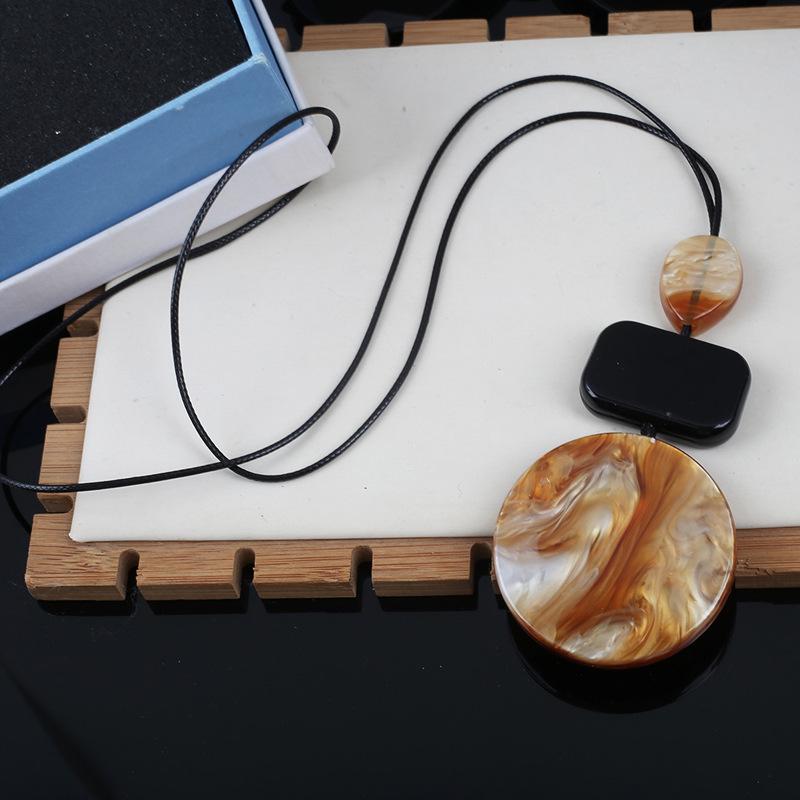 Geometric Ethnic Resin Pendant Necklace - Retro Water Drop Design for Women