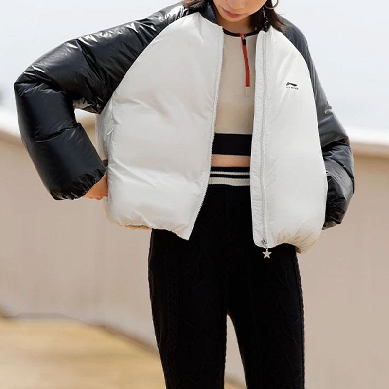 Li Ning Sports Lifestyle Series Color-Blocked Stand Collar Loose Short Down Jacket Women Outerwear Off-White Black AYMT368-1