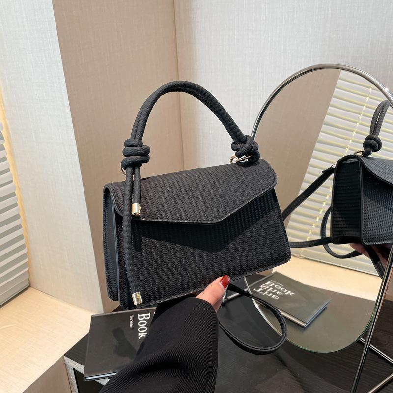 

Casual handbag simple small square bag women s new fashionable solid color shoulder bag spring retro messenger bag чёрный