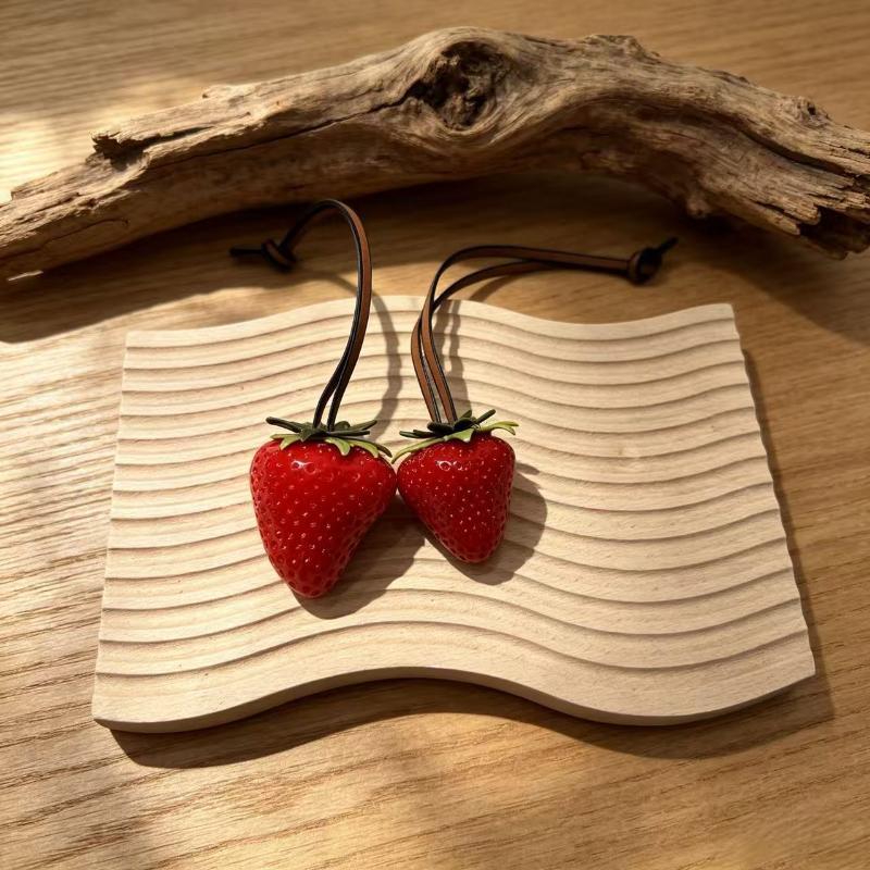 1Pcs Bag Accessories Jewelry 3D Resin Strawberry Bag Charm Cute Keychain Pendant For Phone Lanyard Christmas Gifts