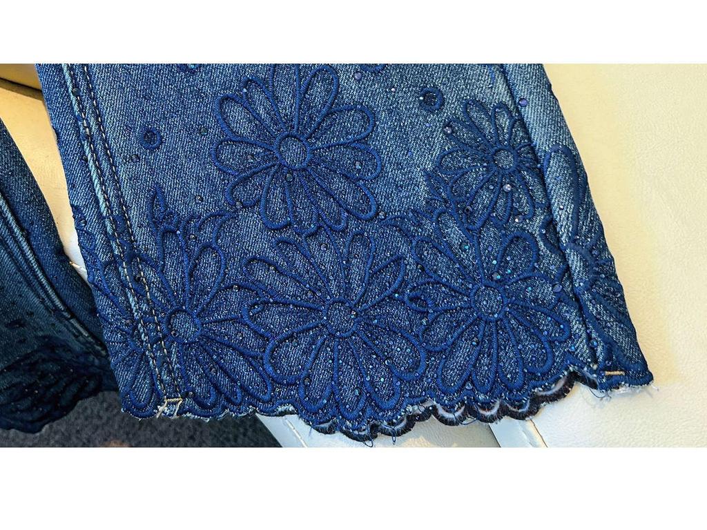 Stylish Rhinestone Embroidered Micro-Flare Jeans with Fleece Lining for Petite Women, 2026 Spring/Winter Collection.