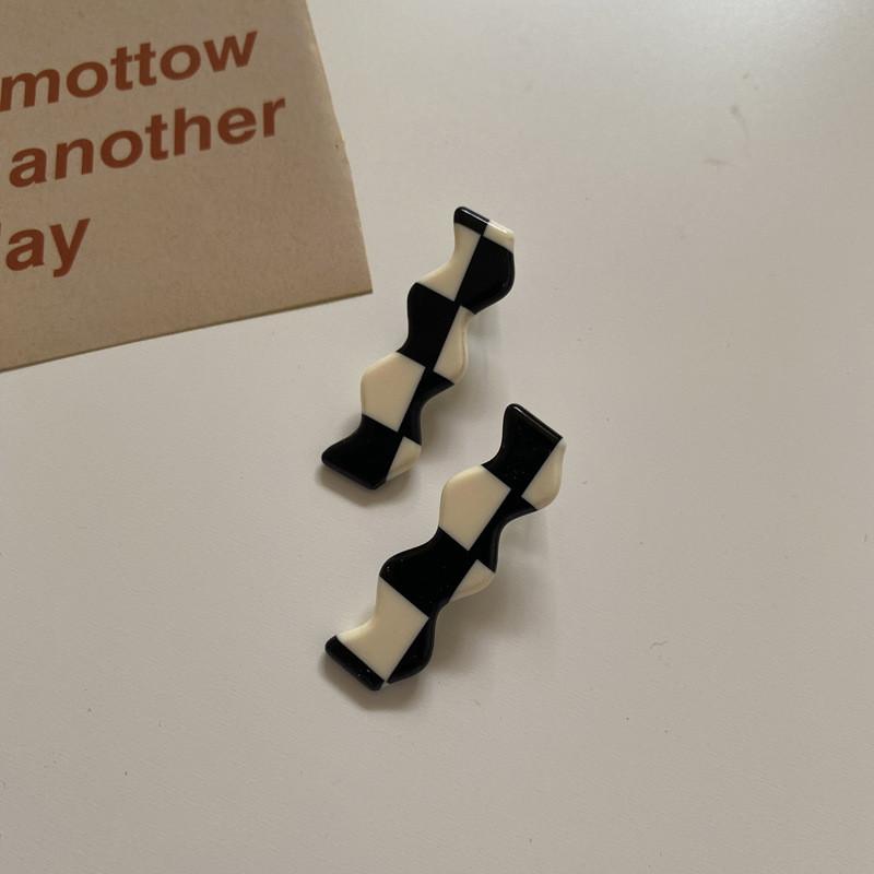 

Large Trendy Checkerboard Hair Claw Clip For Women Crafted From Acetate Perfect For Occasion Any Earring