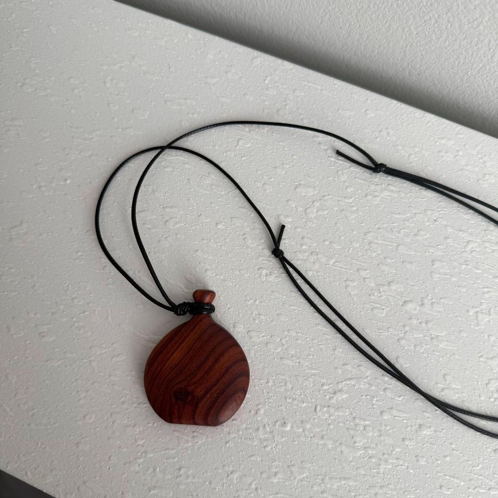 Wooden Hip Flask Necklace: Retro Choker & Long Sweater Chain for Women