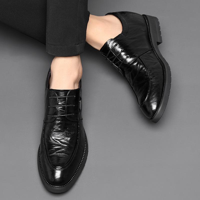 Die Innenhöhe der ersten Schicht Lammfell erhöht sich um 8 cm, und die Innenhöhe der Lederschuhe erhöht sich um 6 cm für Herren-Leder im britischen Stil.