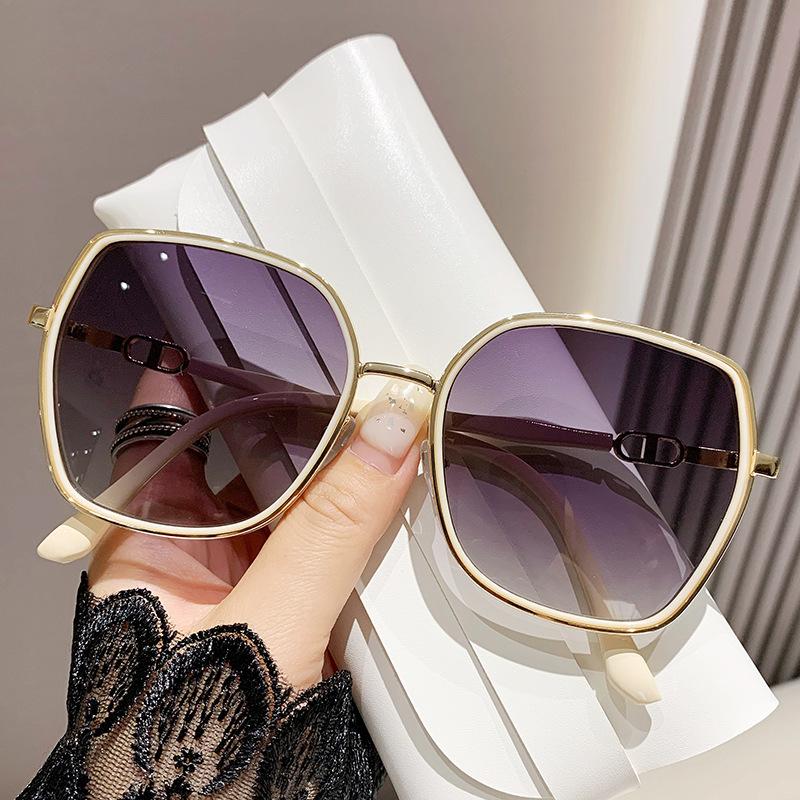 Stylish and Versatile Sunglasses for Women, UV Protection, Large Frame, High-end Sunglasses