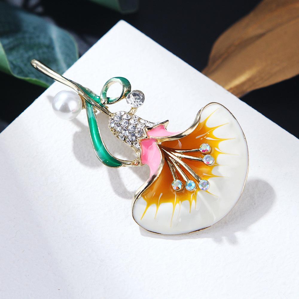 Plant Flower Brooch Simple Temperament Corsage Anti-travelling Enamel Silk Scarf Buckle Pearl Pin Accessories Perfect Gift for Couples