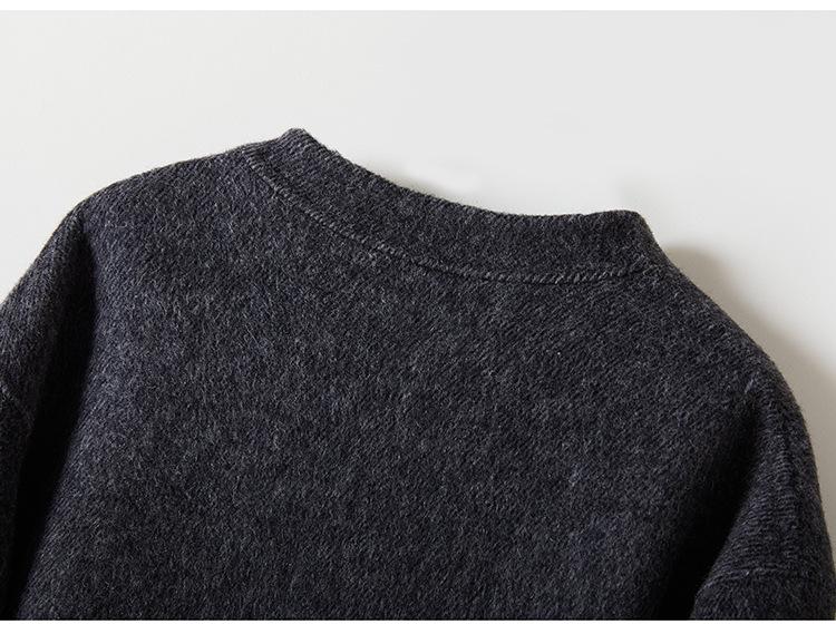 Damski dwustronny płaszcz wełniany z okrągłym dekoltem i zapięciem na żabki - design z francuskim temperamentem na jesień/zimę 2025