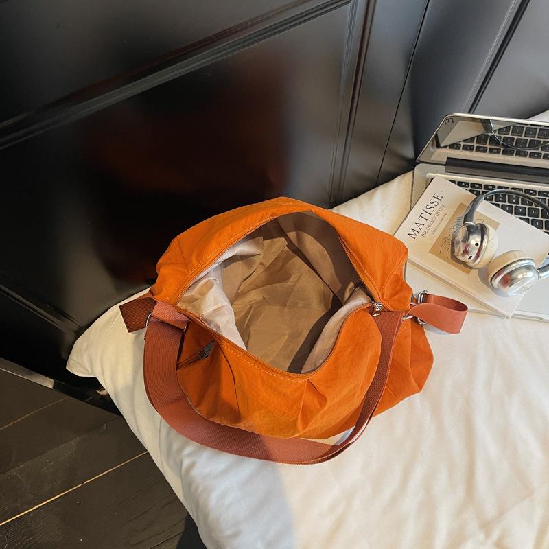 2025 New Simple Messenger Bag Daily Commute Solid Color Large Capacity Underarm Shoulder Bag Fashion Messenger Tote Bag