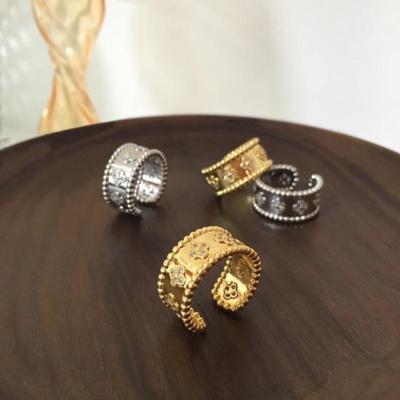 Kaleidoscope Diamond-Studded Four-Leaf Clover Ring: Trendy, Non-Fading, Light Luxury Jewelry