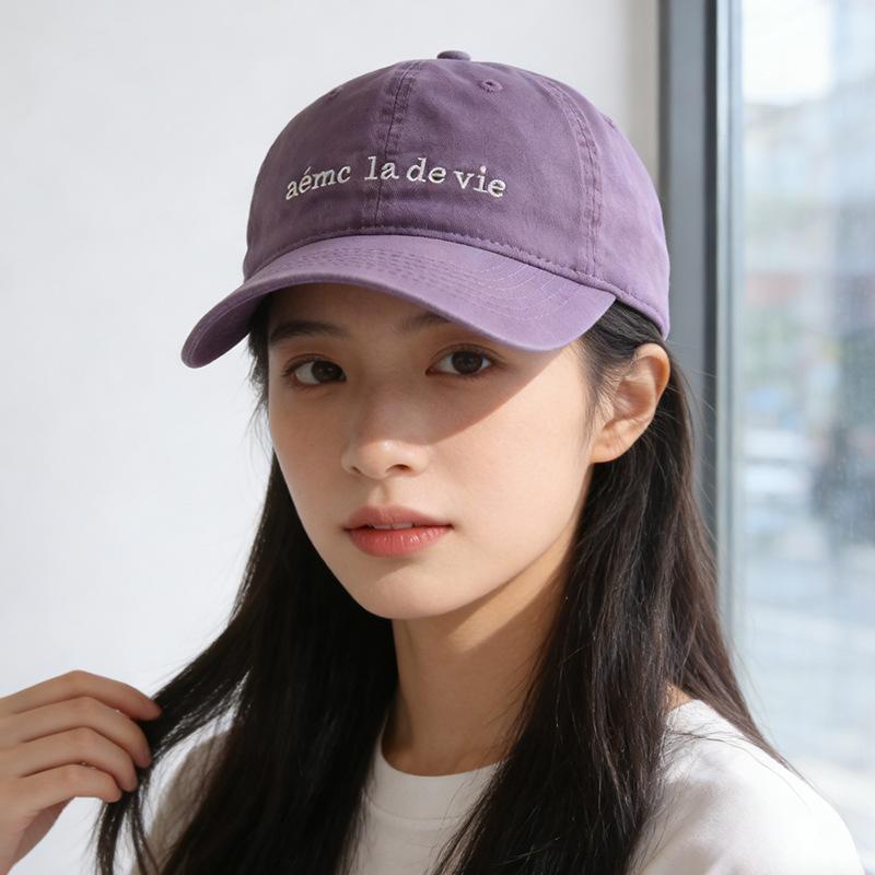 

Embroidery shows the face of small peaked cap children versatile simple baseball cap men Regular size