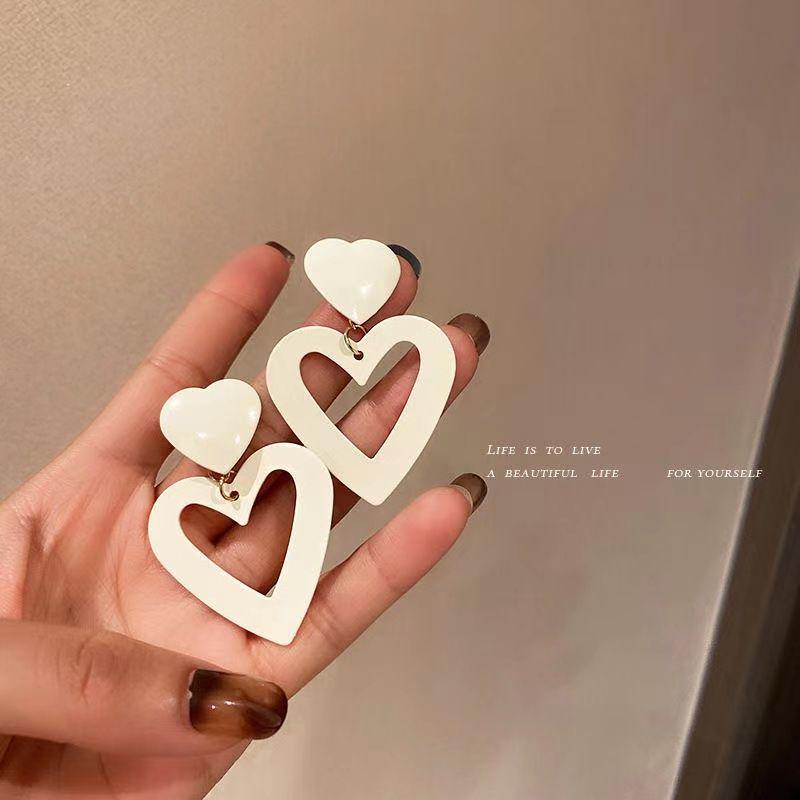 White Exaggerated Heart Dangle Earrings - 2025 Trendy Jewelry for Influencers and Stylish Women