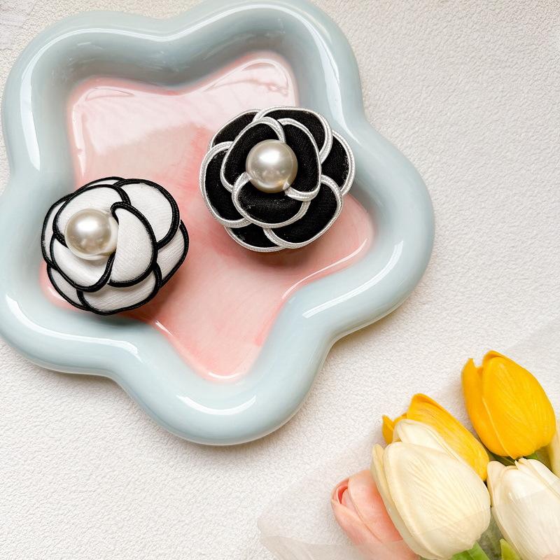 Pearl Fabric Soft Camellia Mobile Phone Airbag Holder Adhesive Small Fresh Desktop Watching Drama Online Class Support