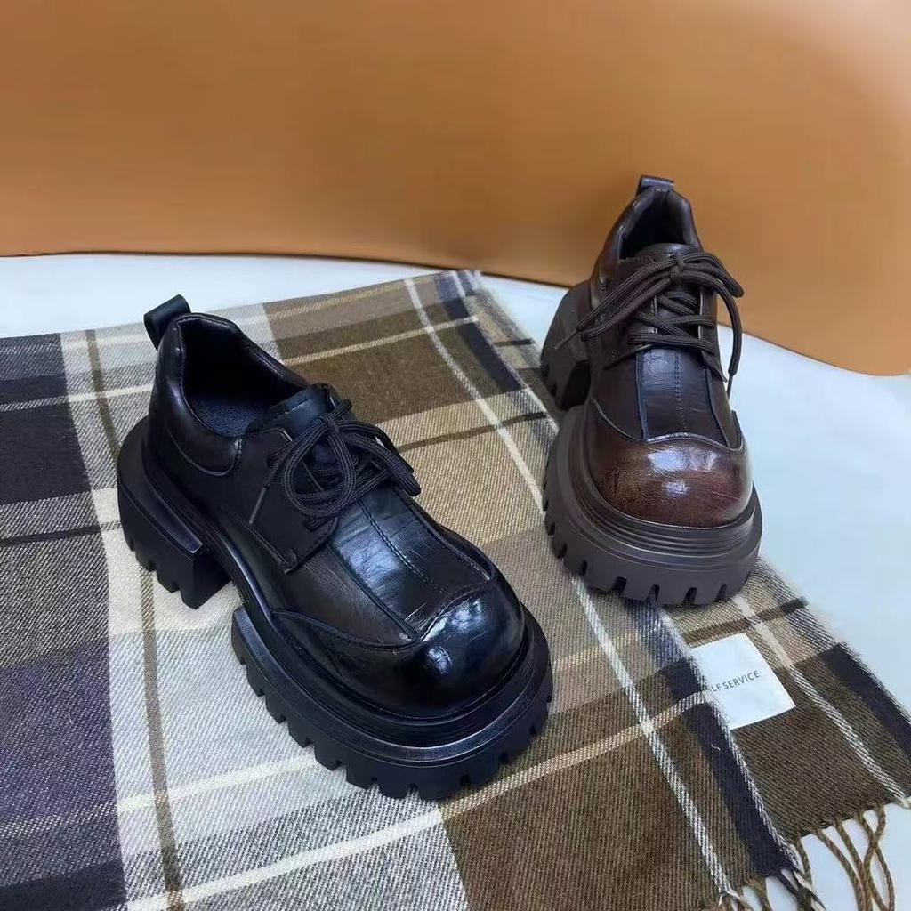 2025 Herbst neue Schwerindustrie neue Politurfarbe Modedesign vielseitige kleine Lederschuhe Plateau Britischer Stil Retro Damenschuhe