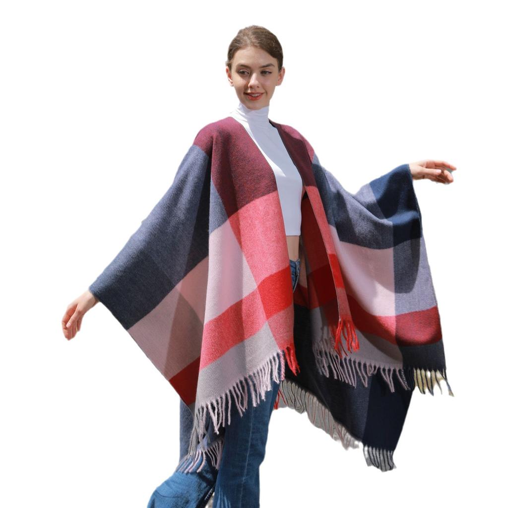 Europäischer und Amerikanischer Stil Damenmode Klassischer Karierter Schal Herbst Winter Warm Gestricktes Cape Jacquard Fransen Schlitz Cardigan
