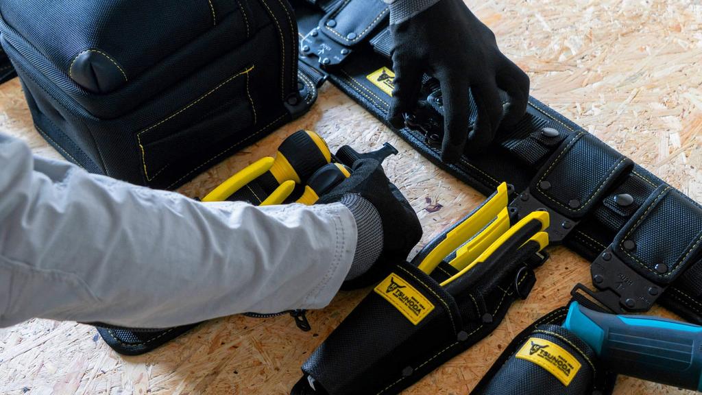 TSUNODA LOCX Detachable Electric Screwdriver Holder with Detachable Buckle, Ultra-Hard Steel, for Electrical Work and Other Use, Tool Holder LX-ESD1B