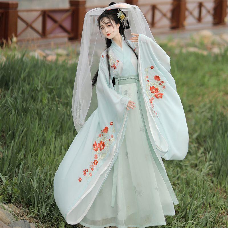 Noul costum elegant pentru femei Hanfu, în stilul dinastiei Wei și Jin din China