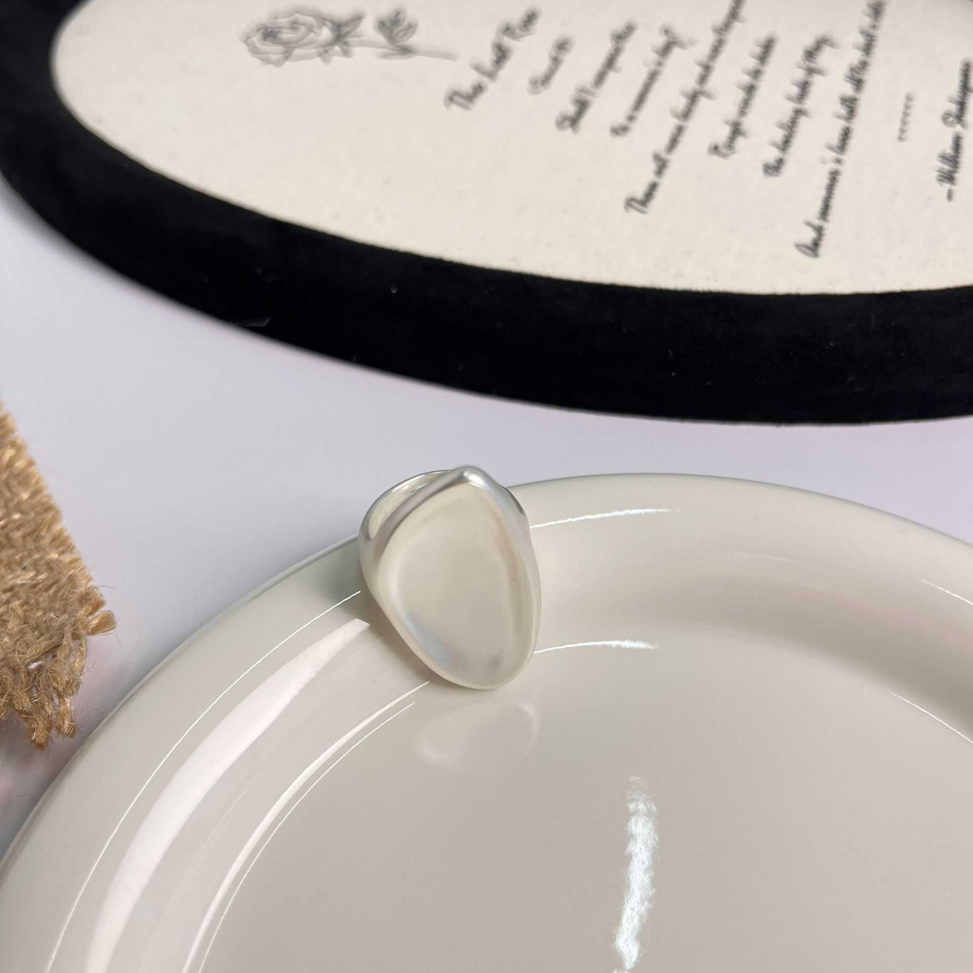 

Осенне-зимнее новое печатное кольцо с открытым женским дизайном, легкое, роскошное, высокочувствительное, регулируемое, для защиты от холодного ветра, кольцо для указательного пальца