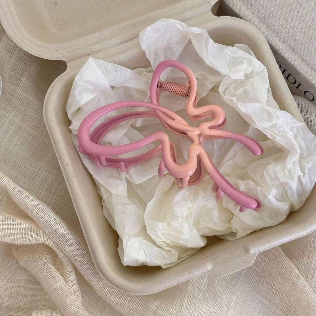 2024 Gradient Butterfly Cutout Hair Clip: French Style