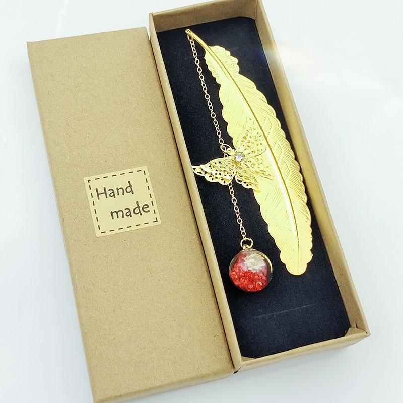 Popular Chinese Metal Feather Bookmark with Dried Flower and Butterfly Design - Perfect Teacher's Day Gift