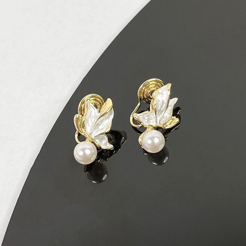 Pearl Mosquito Coil Disc Ear Clips: No-Pierce, Elegant French-Style Earrings for Women